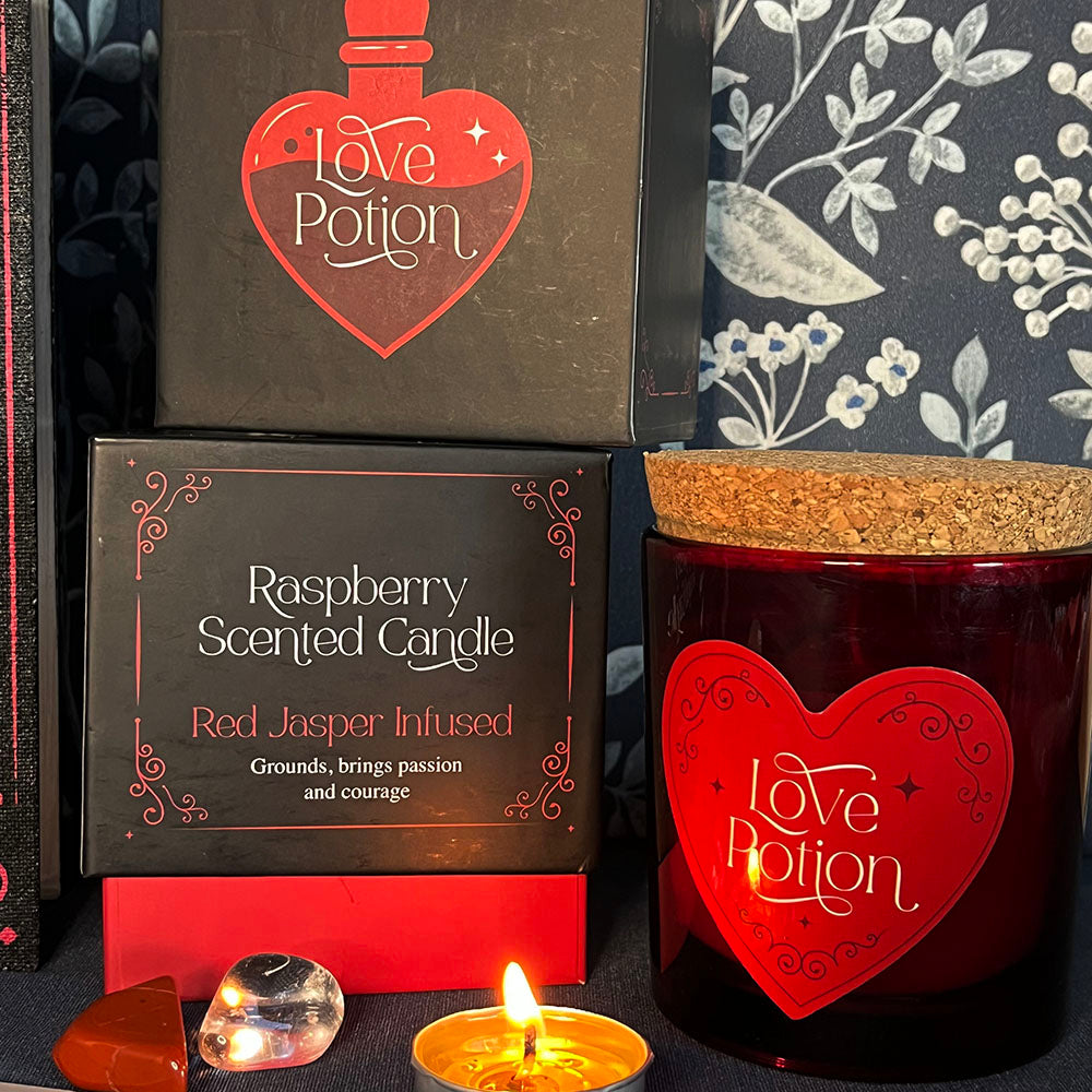 Candela profumata al lampone Love Potion con cristalli, vasetto in vetro, gothic, witchy