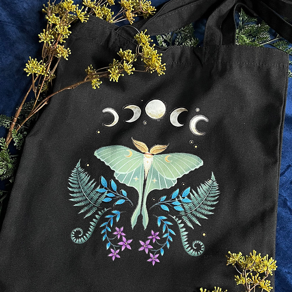Tote bag "Dark Luna Moth" in policotone, shopper falena stampa witchy