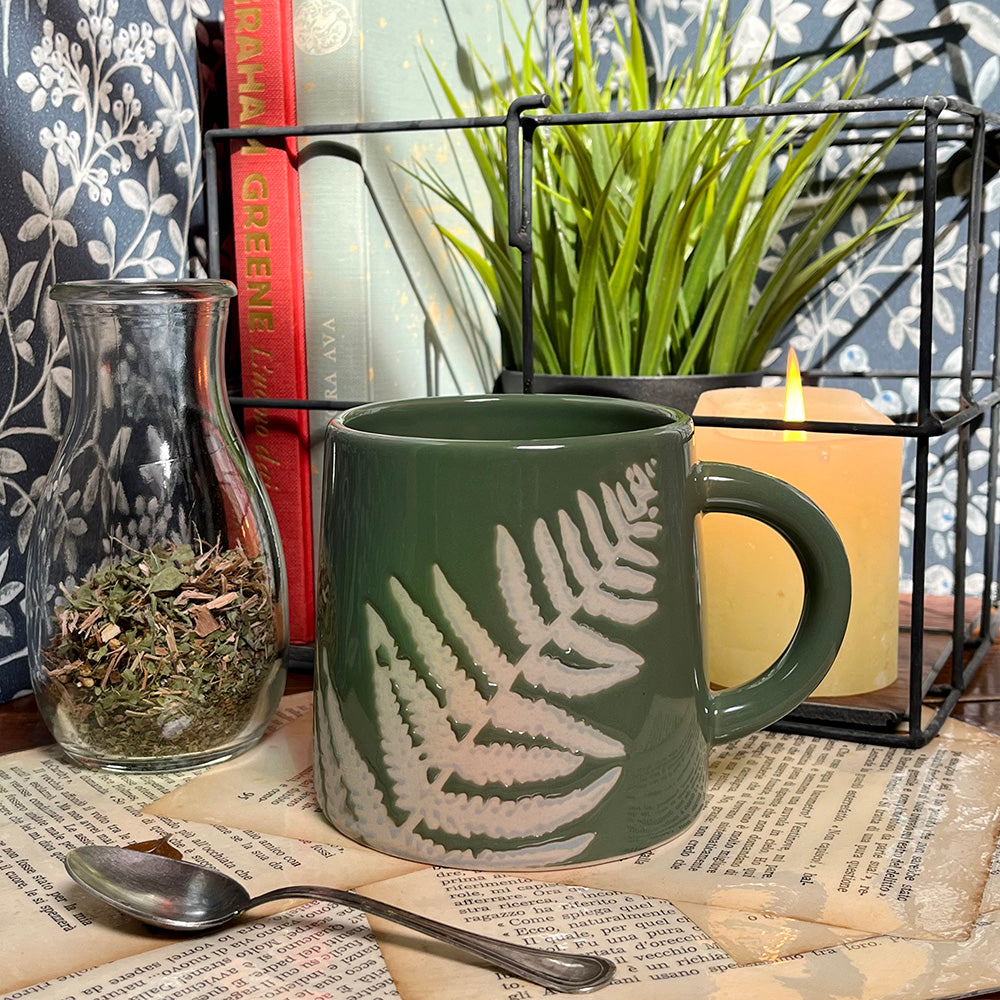 Tazza mug verde con foglia di felce, colazione cottagecore
