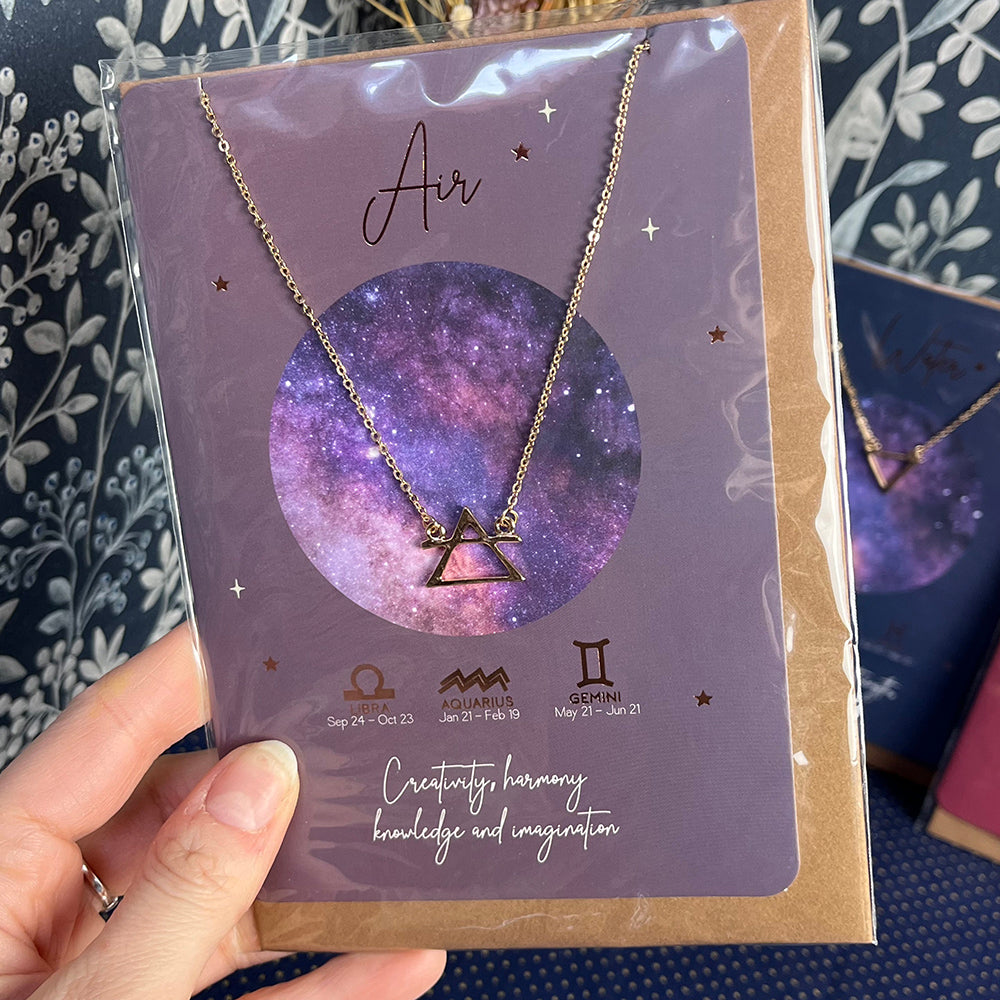 Biglietto auguri con collana, segni zodiacali terra, acqua, aria e fuoco