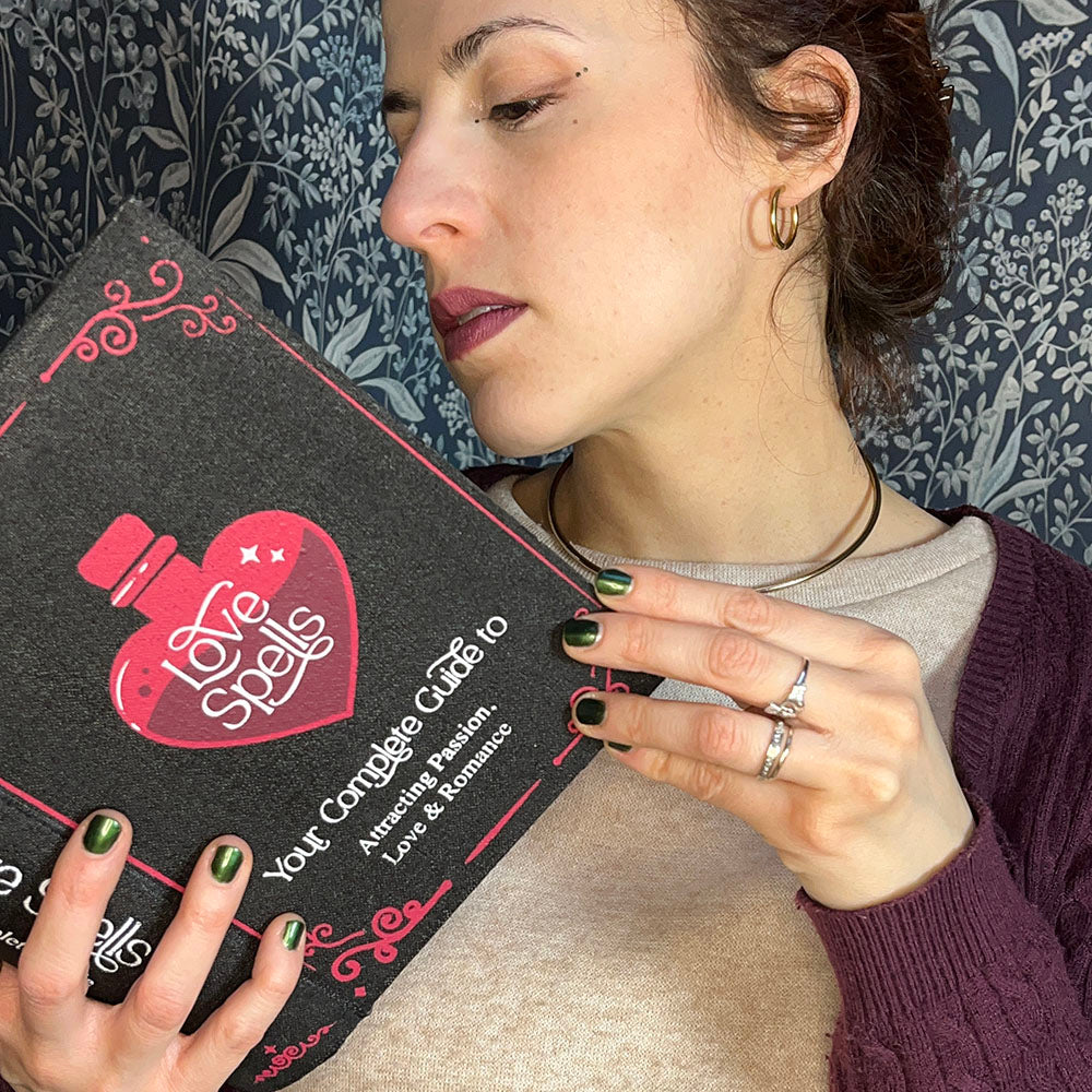 Scatola libro Love Spells, pozione d'amore, box in legno, witchy vibes