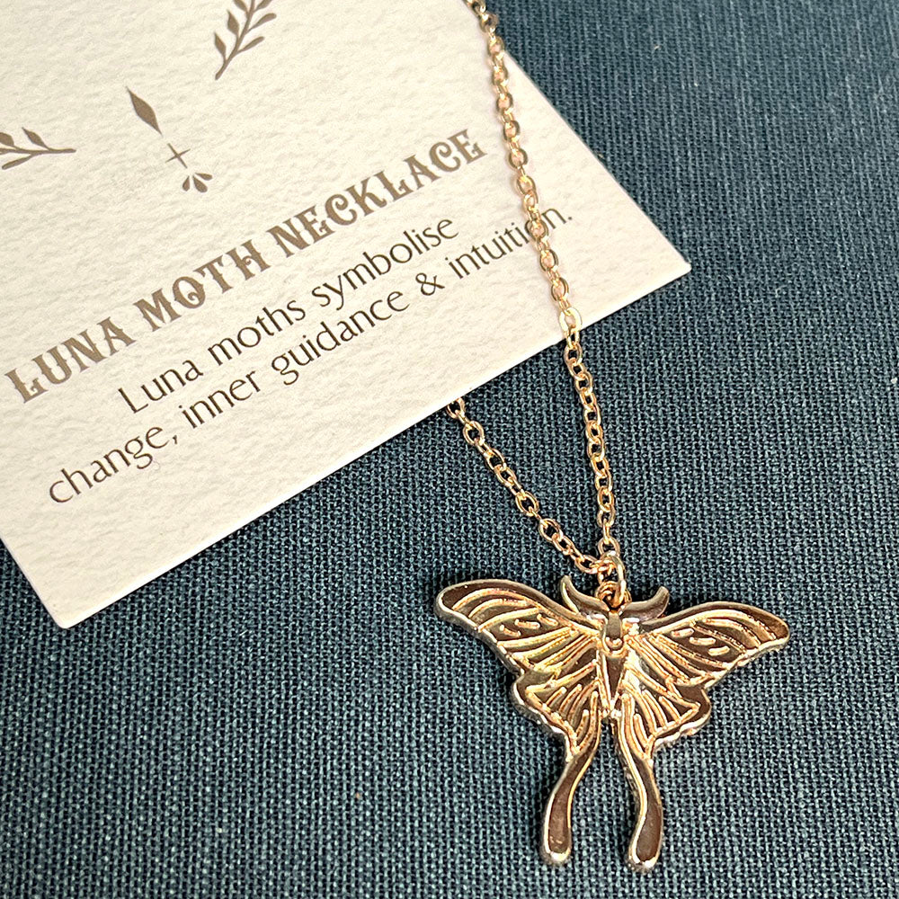 Collana Falena Luna in metallo dorato, pendente luna moth, green witch