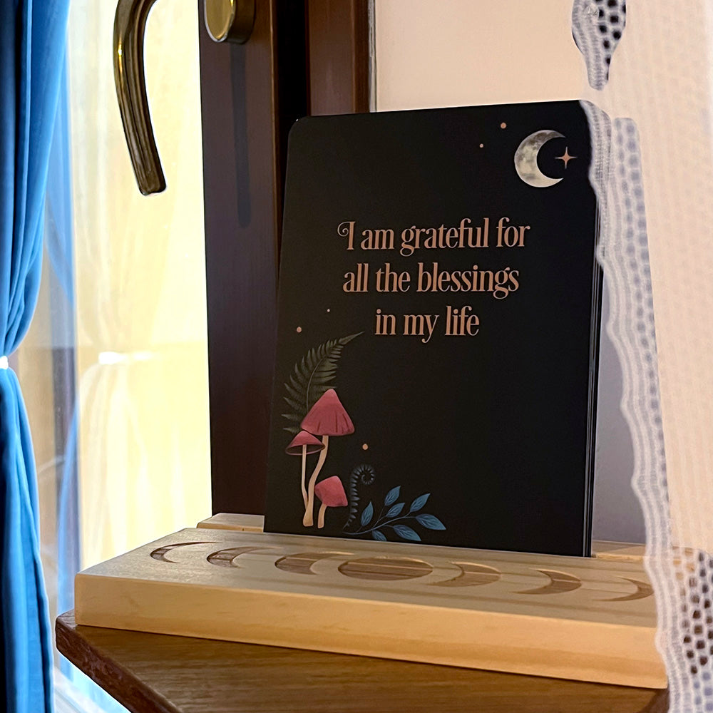 Carte motivazionali disegni witchy, con base display in legno, affirmation cards