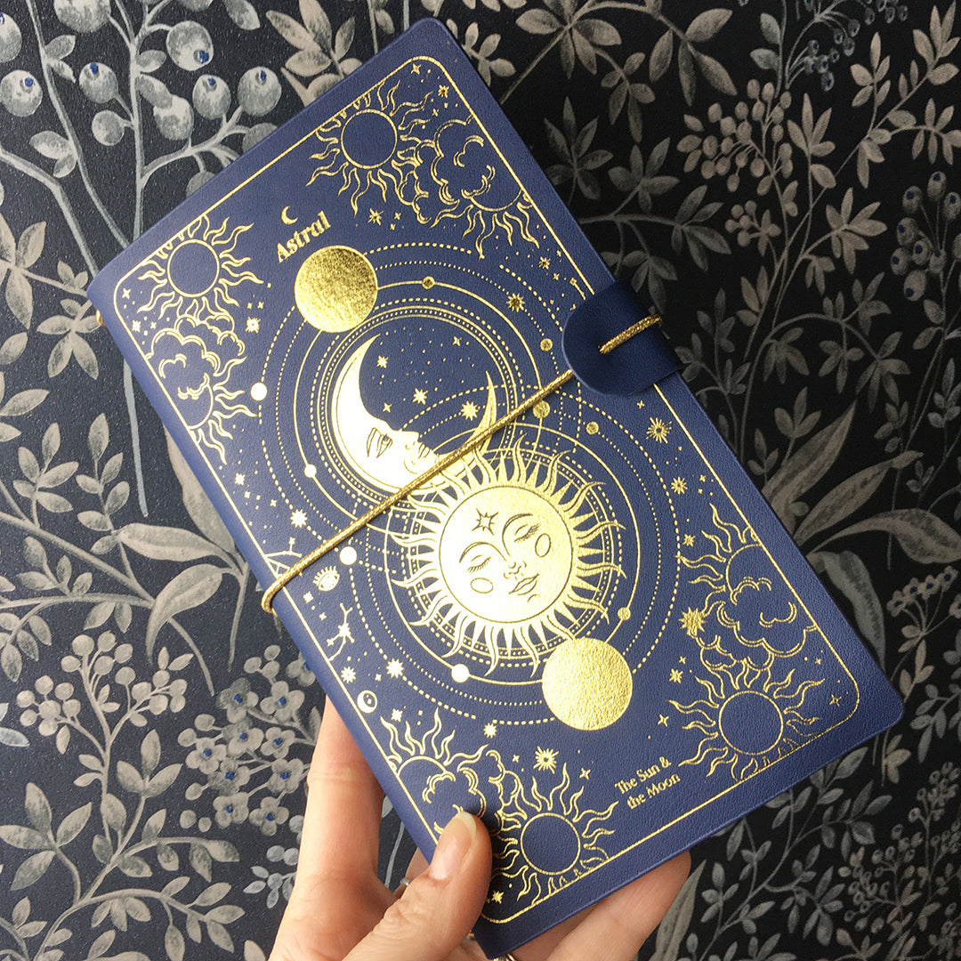 Taccuino da viaggio 12x19 cm con elastici "Astral", astrologia, magia, tarocchi