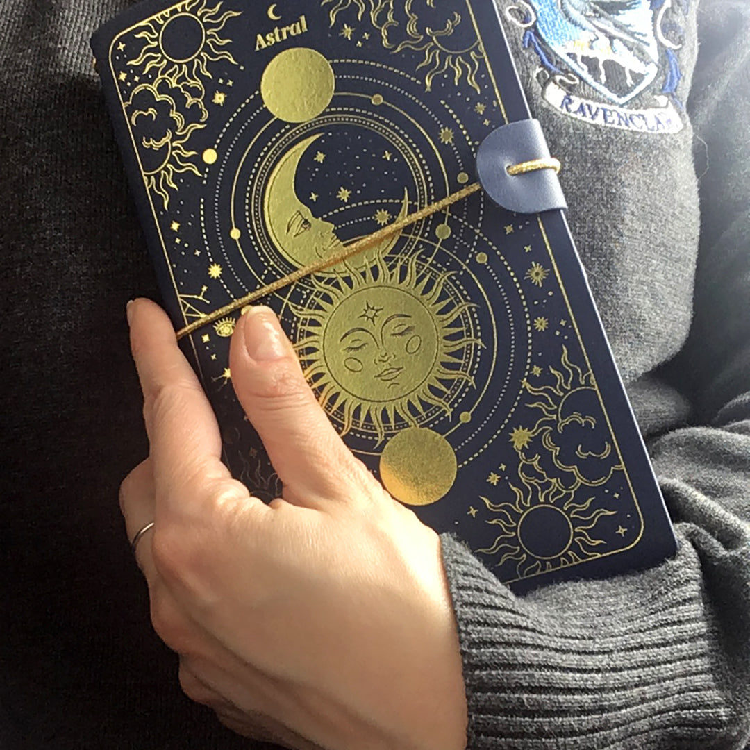 Taccuino da viaggio 12x19 cm con elastici "Astral", astrologia, magia, tarocchi
