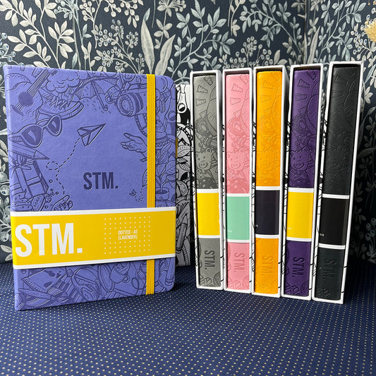 bullet journal STM, formato A5, con elastico e pagine puntinate, colori vari. Copertina in pelle vegana