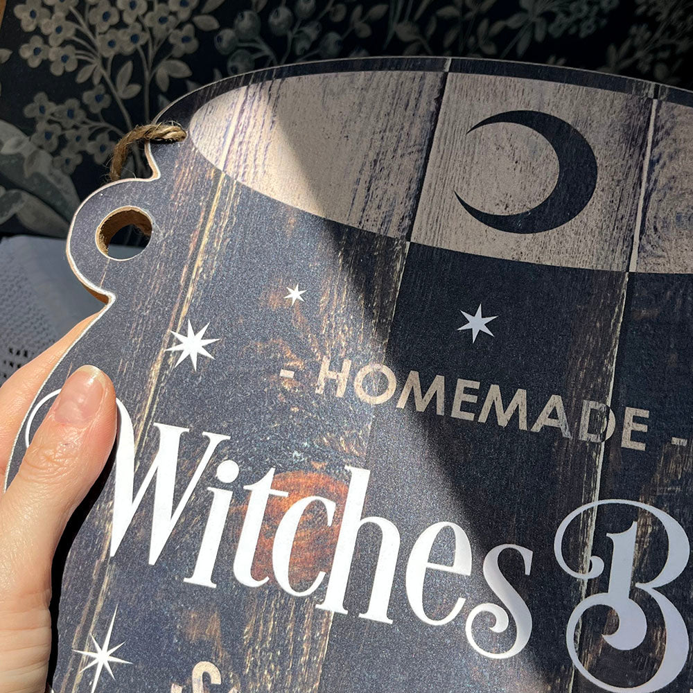 Insegna decorativa "Witches Brew" calderone in legno, witchy vibes