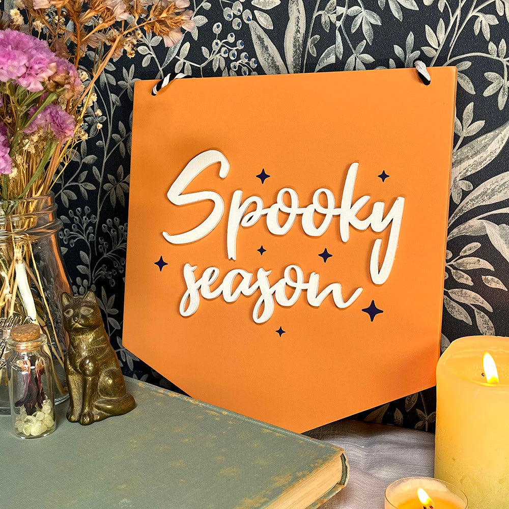 Insegna "Spooky Season" gagliardetto di Halloween arancione