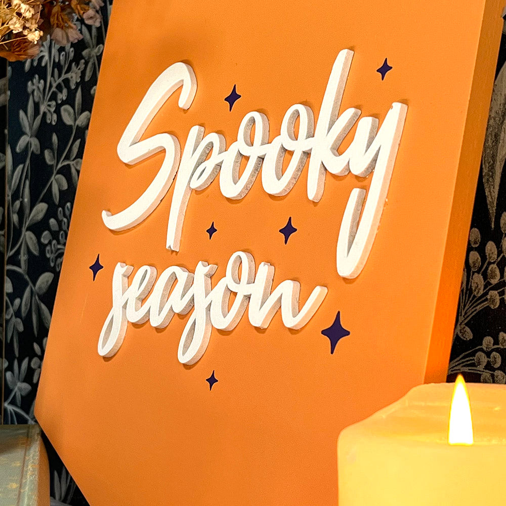 Insegna "Spooky Season" gagliardetto di Halloween arancione