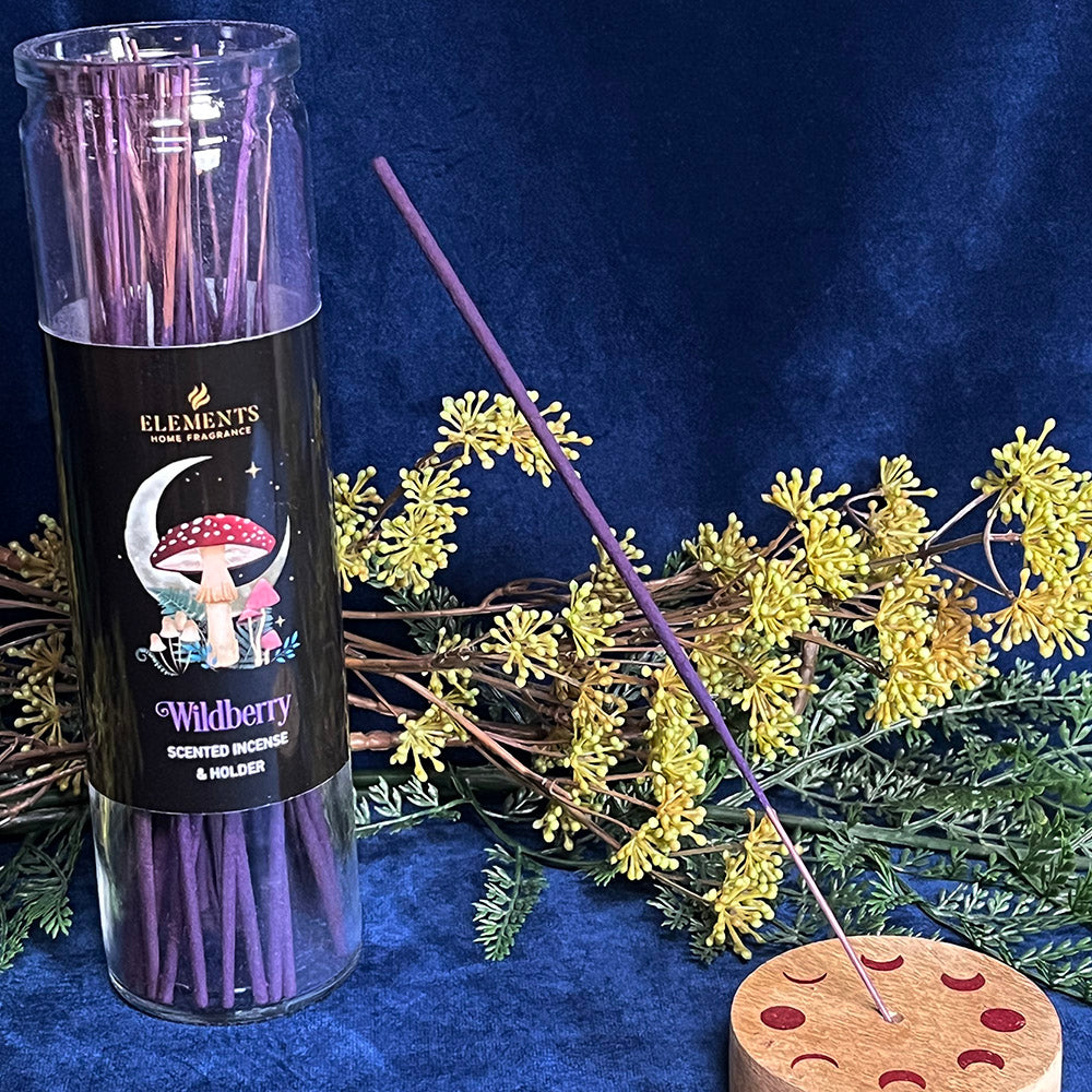 Incensi in stick "Dark Forest" ai frutti di bosco, witchy vibes esempio d'uso