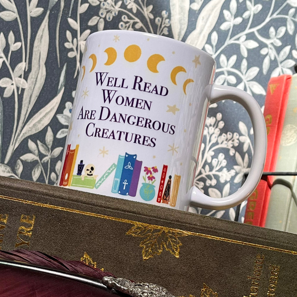 Tazza mug illustrata "Well Read Women", femminismo, strega, libri