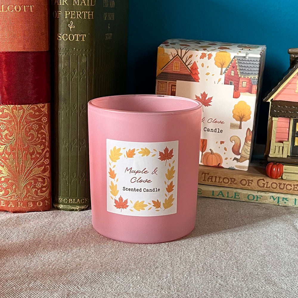 Candela profumata "Maple & Clove", sciroppo d'acero e chiodi di garofano