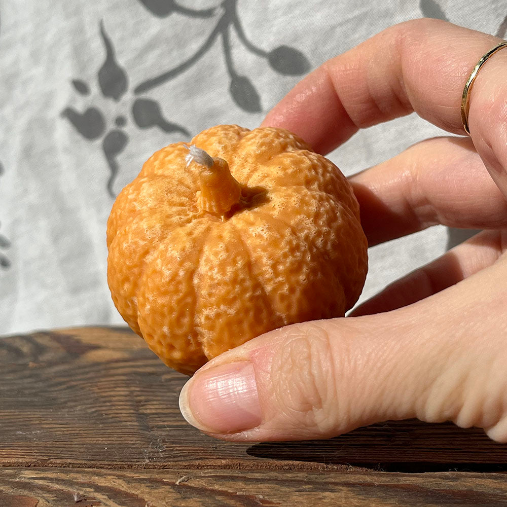 Candela artigianale "Zucca", cera di soia, profumo di biscotti allo zenzero