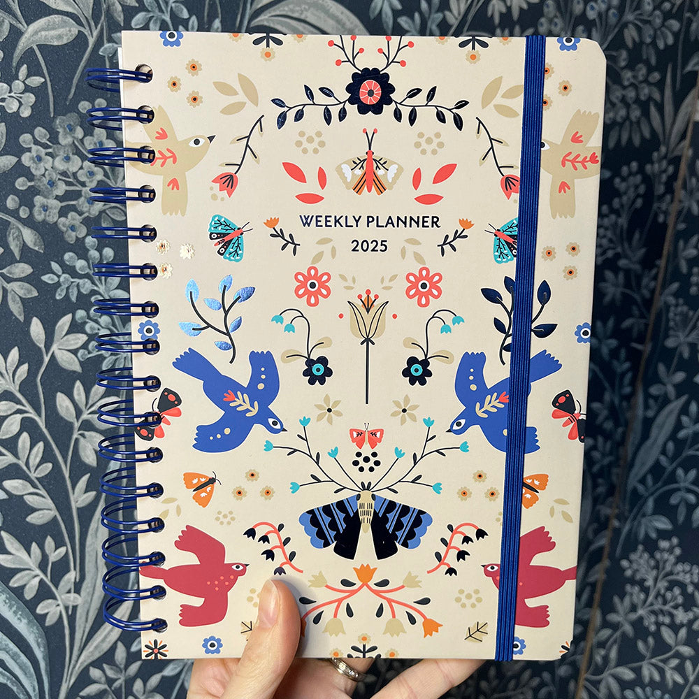 Agenda annuale "Folk nordico" e "Giardino interiore" con illustrazioni, stickers e trackers