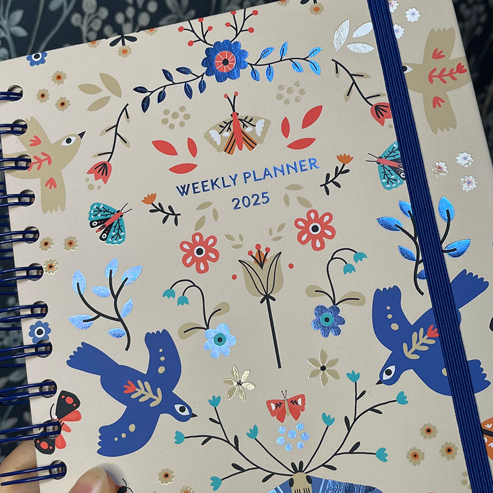 Agenda annuale "Folk nordico" e "Giardino interiore" con illustrazioni, stickers e trackers