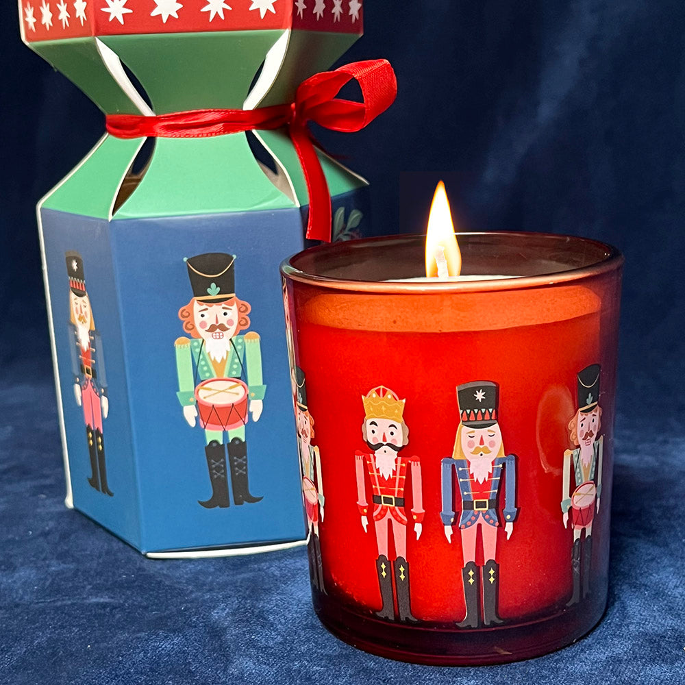 Candela "Nutcracker", profumo spezie di Natale, design schiaccianoci
