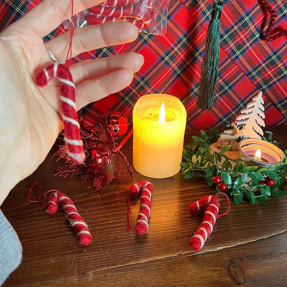 Decorazioni in feltro a forma di bastoncino di zucchero candy cane, per albero di Natale