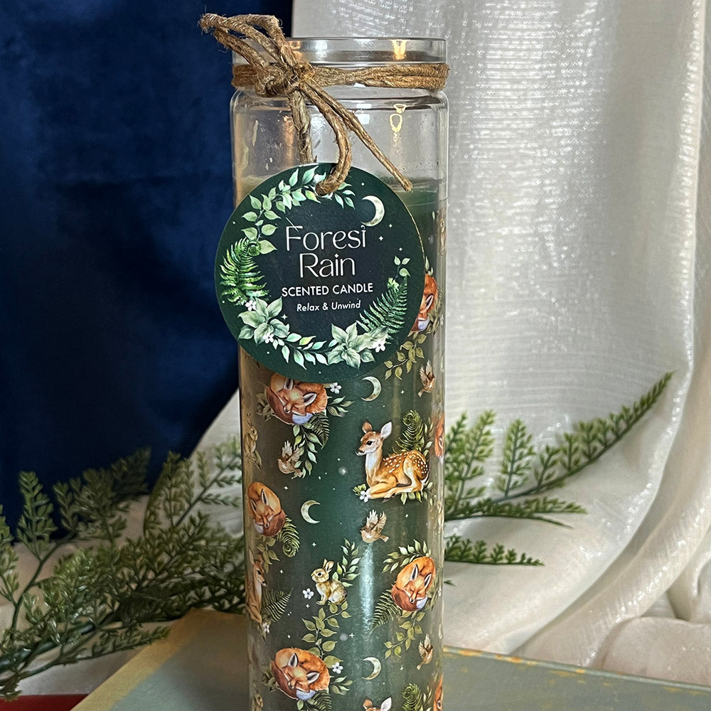 Candela profumata "Forest Rain" con disegni di animali del bosco